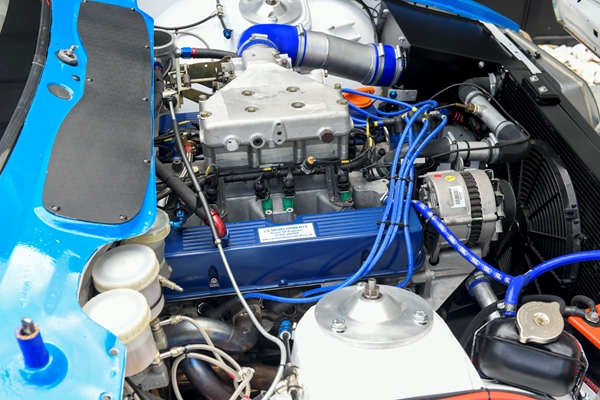 Rover 3500 V8 002.jpg