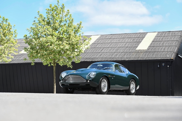 Aston Martin DB4 Zagato 004.jpg