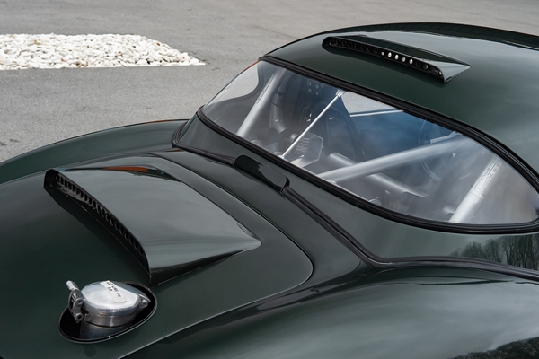 Jaguar E Type 008.jpg